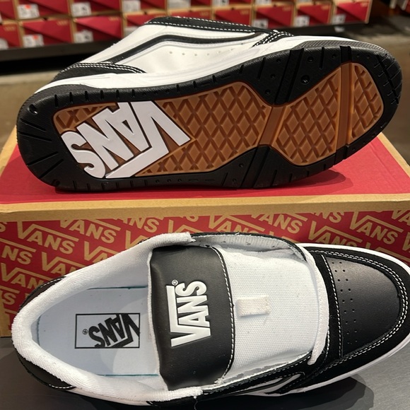 Vans WMNS Hylane
Black/White
VN000D26Y28
Sneakers - Picture 4 of 16